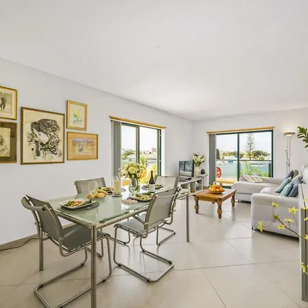 Appartement Penthouse Escape With Large Terrace, Pool & Garden *