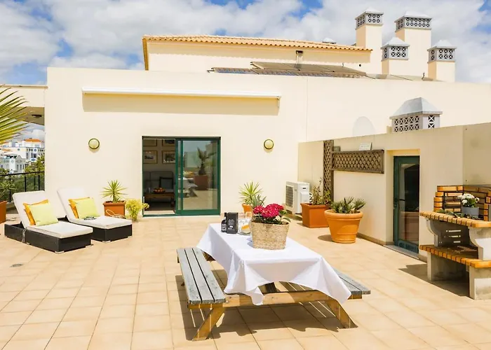 Apartament Penthouse Escape With Large Terrace, Pool & Garden Quarteira