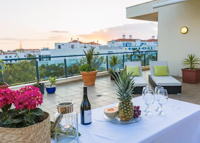 Апартаменты Penthouse Escape With Large Terrace, Pool & Garden