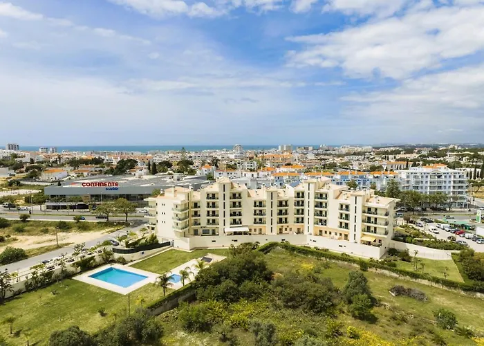 Penthouse Escape With Large Terrace, Pool & Garden