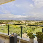 Апартаменты Penthouse Escape With Large Terrace, Pool & Garden