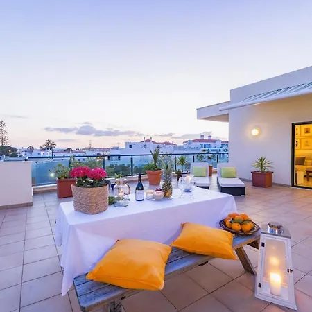 Penthouse Escape With Large Terrace, Pool & Garden Quarteira
