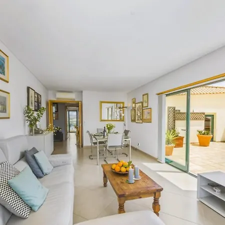 Penthouse Escape With Large Terrace, Pool & Garden