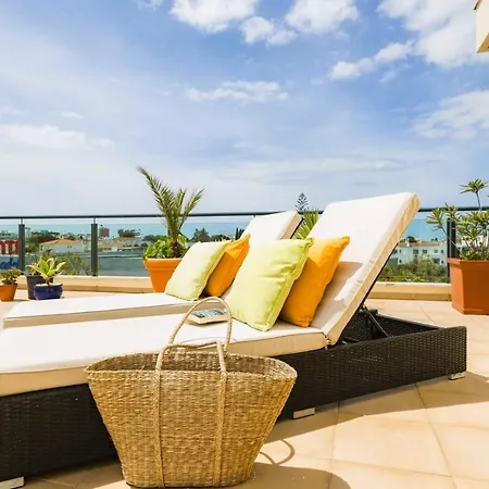 Penthouse Escape With Large Terrace, Pool & Garden Apartamento Quarteira