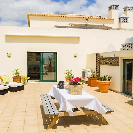 Apartment Penthouse Escape With Large Terrace, Pool & Garden Quarteira