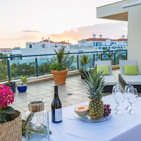Apartment Penthouse Escape With Large Terrace, Pool & Garden
