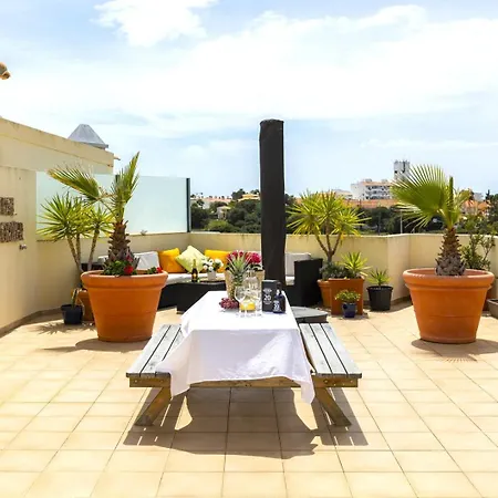 Apartment Penthouse Escape With Large Terrace, Pool & Garden *