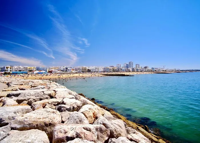 Penthouse Escape With Large Terrace, Pool & Garden 아파트 *